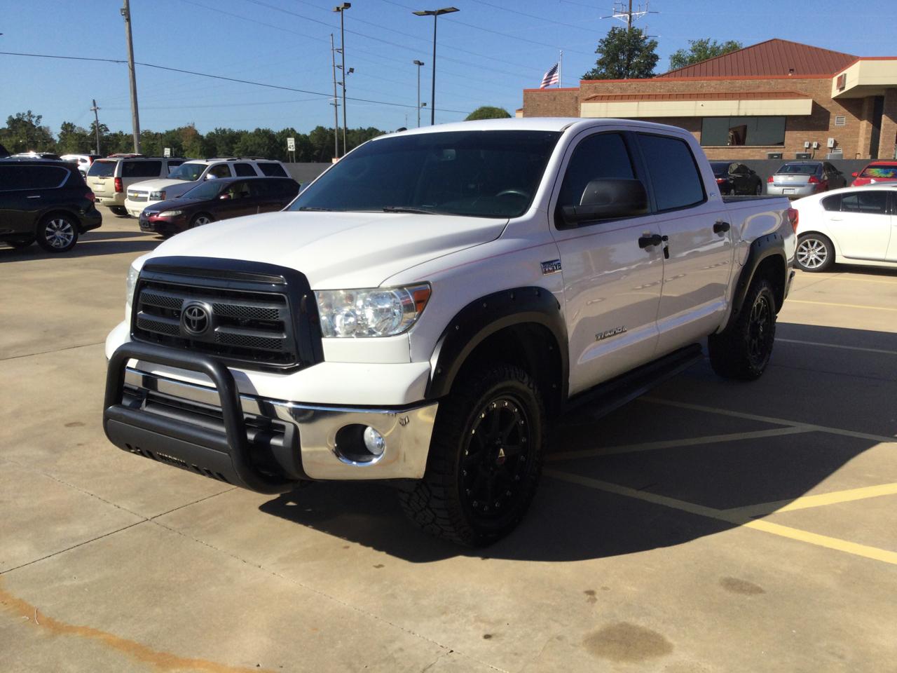 Toyota Tundra 4WD Truck CrewMax 5.7L FFV V8 6-Spd AT (Natl) 2012