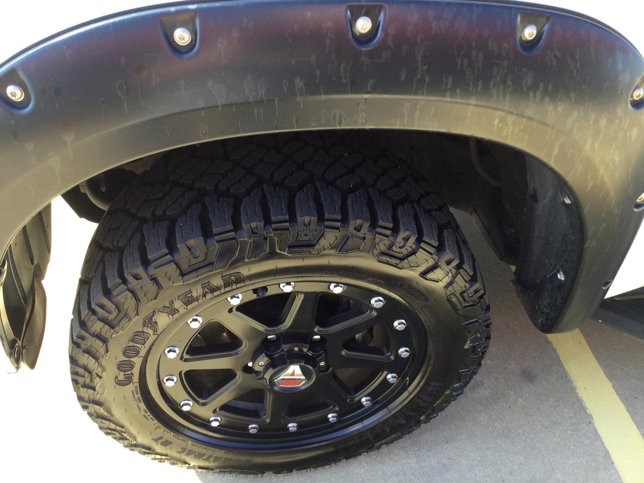 Toyota Tundra 4WD Truck CrewMax 5.7L FFV V8 6-Spd AT (Natl) 2012