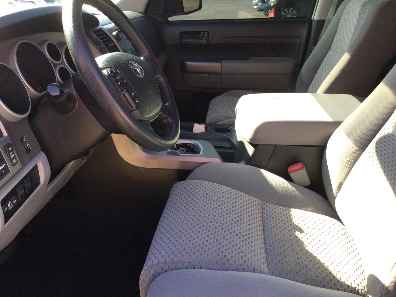 Toyota Tundra 4WD Truck CrewMax 5.7L FFV V8 6-Spd AT (Natl) 2012