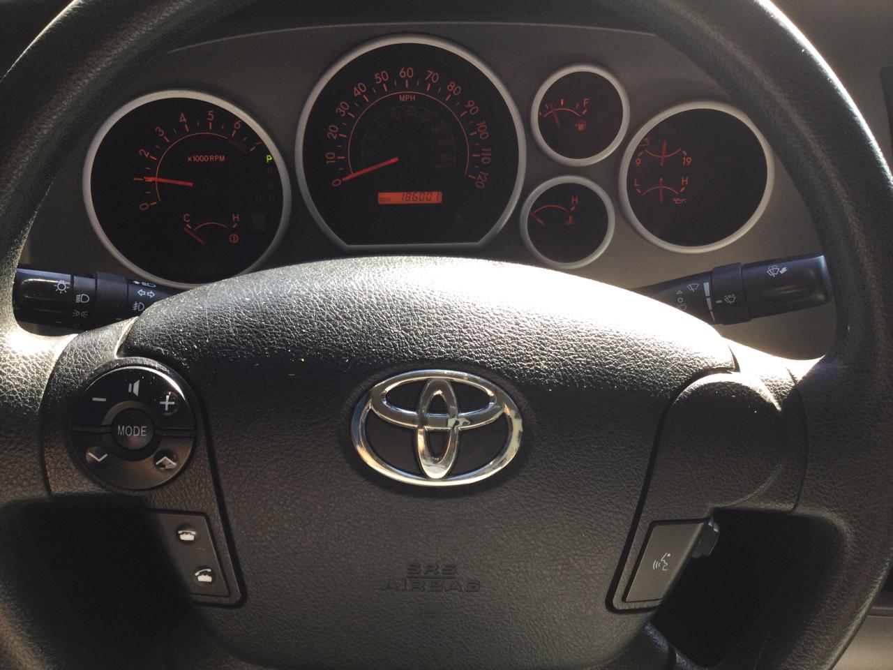 Toyota Tundra 4WD Truck CrewMax 5.7L FFV V8 6-Spd AT (Natl) 2012