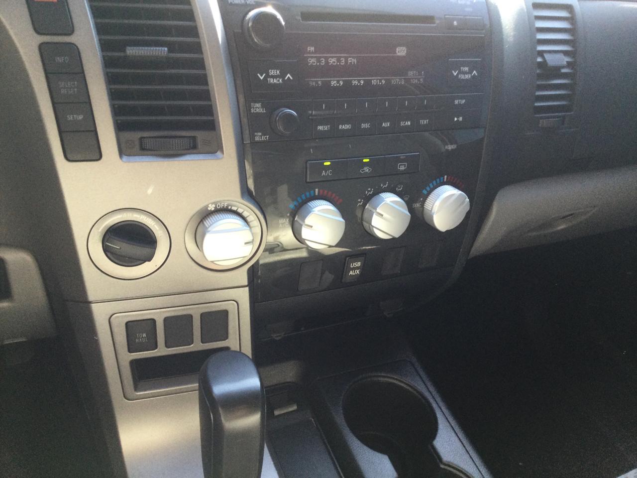 Toyota Tundra 4WD Truck CrewMax 5.7L FFV V8 6-Spd AT (Natl) 2012