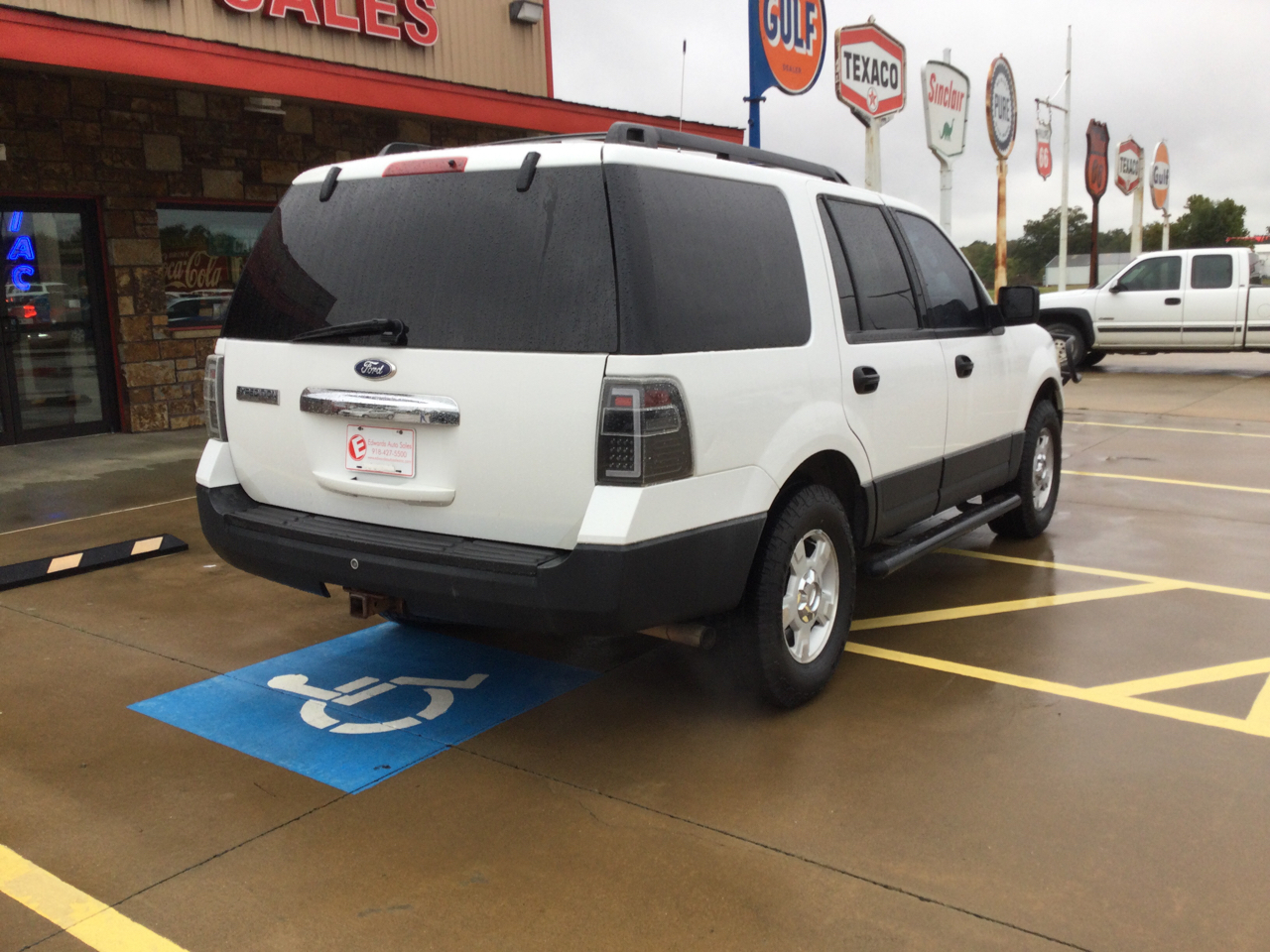 Ford Expedition 2WD 4dr XL 2011 Ford Expedition 2WD 4dr XL 2011