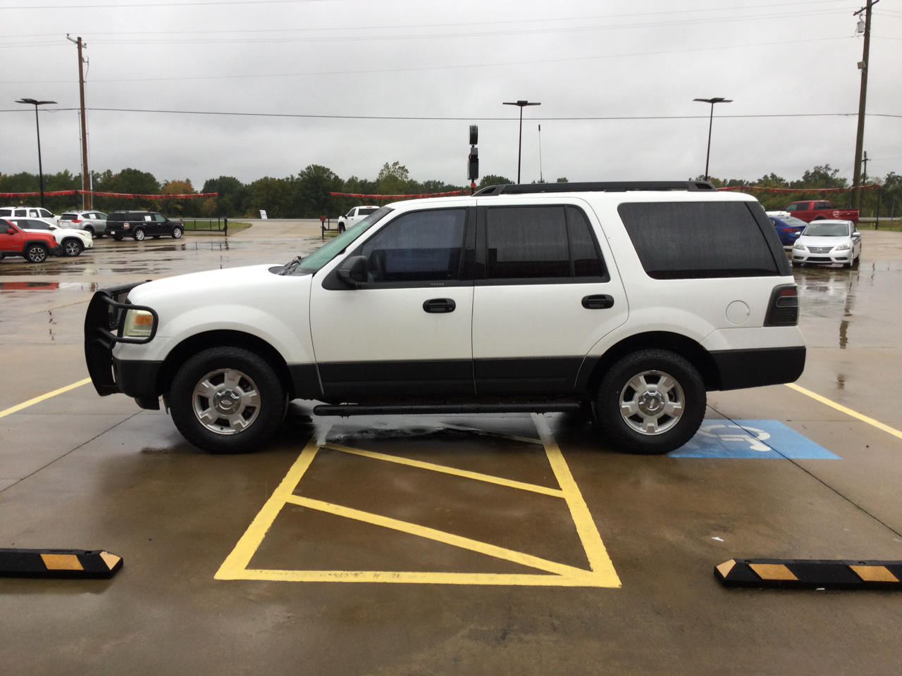 Ford Expedition 2WD 4dr XL 2011 Ford Expedition 2WD 4dr XL 2011