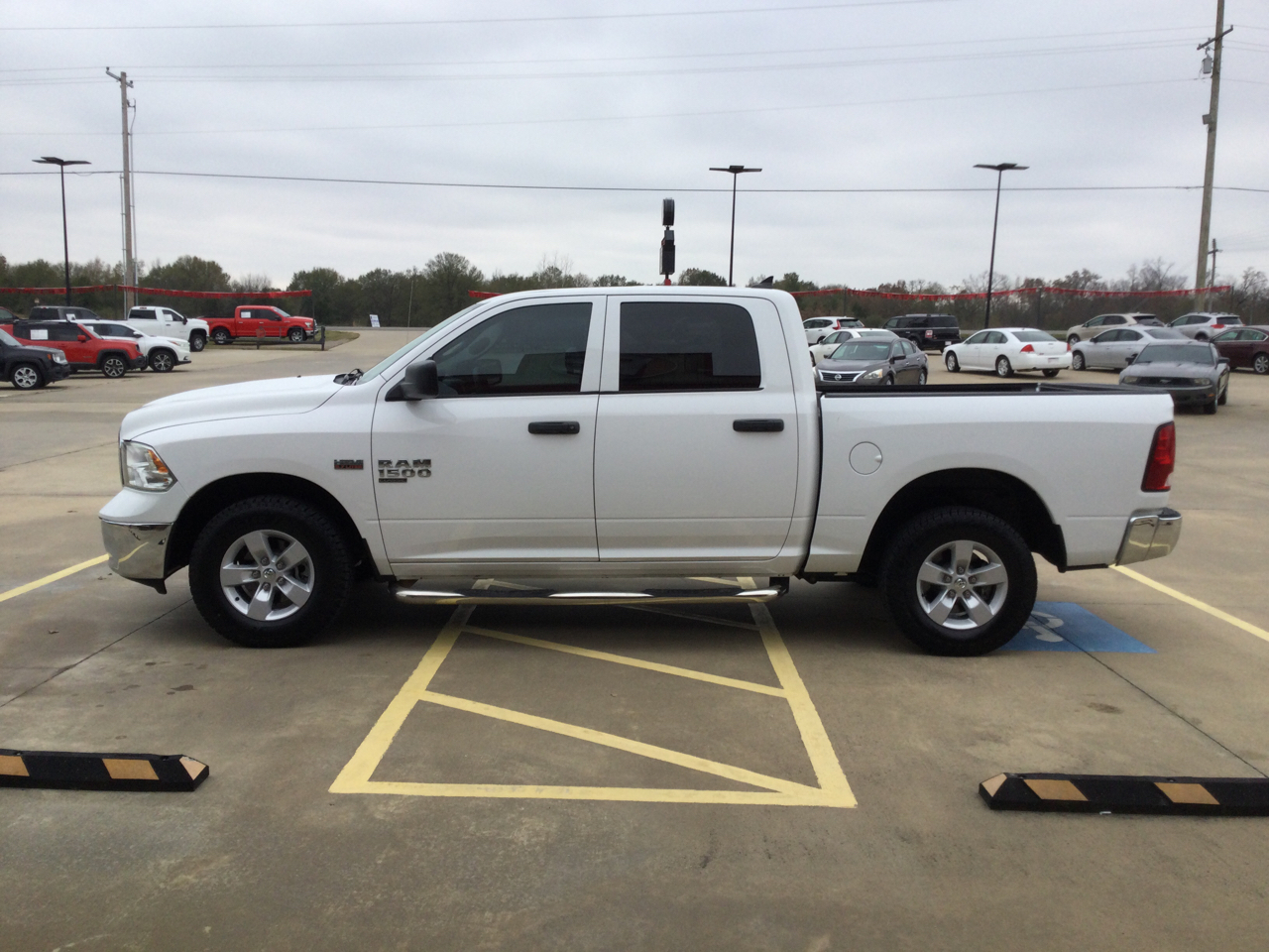 RAM 1500 Classic Tradesman 4x4 Crew Cab 5'7" Box 2019