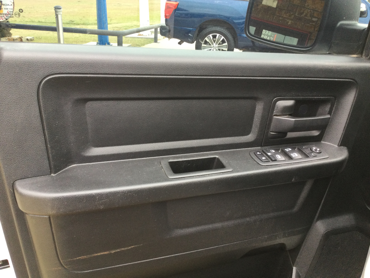 RAM 1500 Classic Tradesman 4x4 Crew Cab 5'7" Box 2019