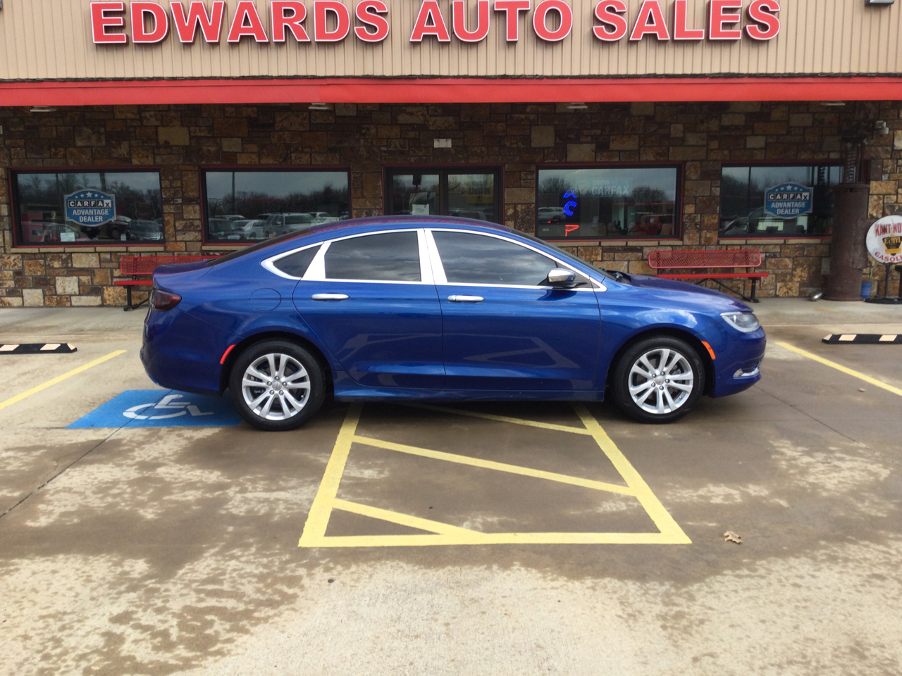 Chrysler 200 4dr Sdn Limited FWD 2016