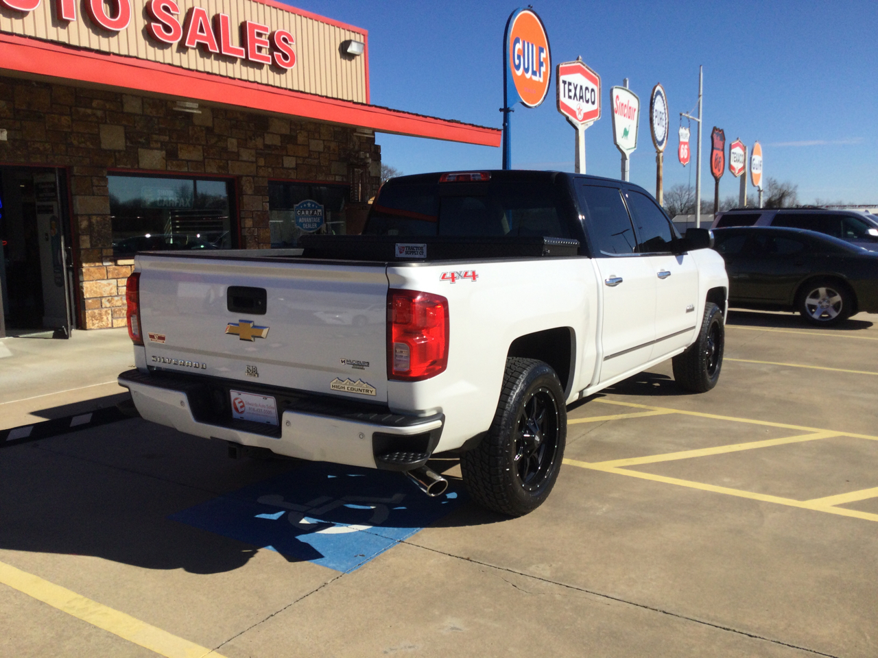 Chevrolet Silverado 1500 4WD Crew Cab 143.5" High Country 2016