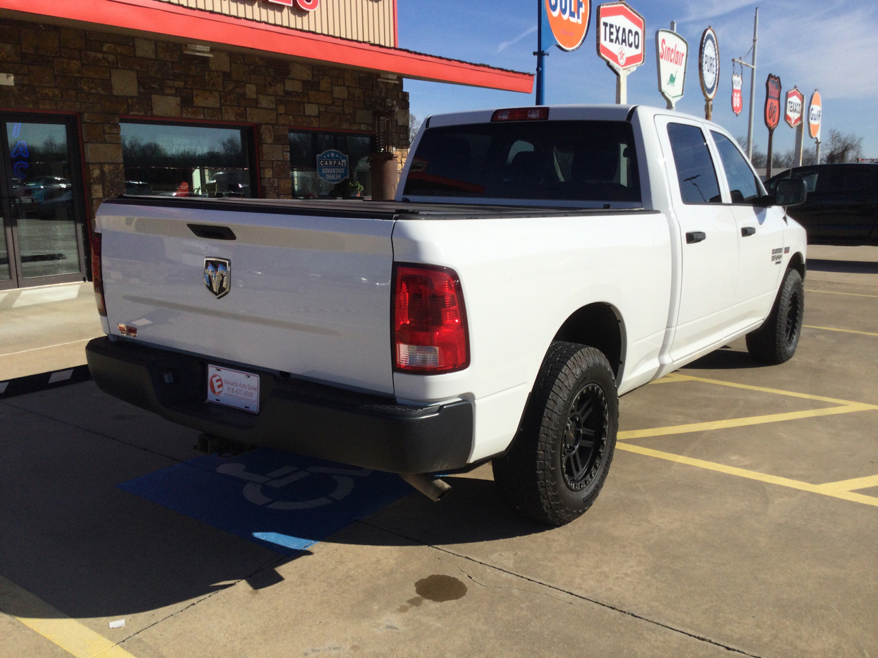 RAM 1500 Classic Tradesman 4x4 Crew Cab 6'4" Box 2019