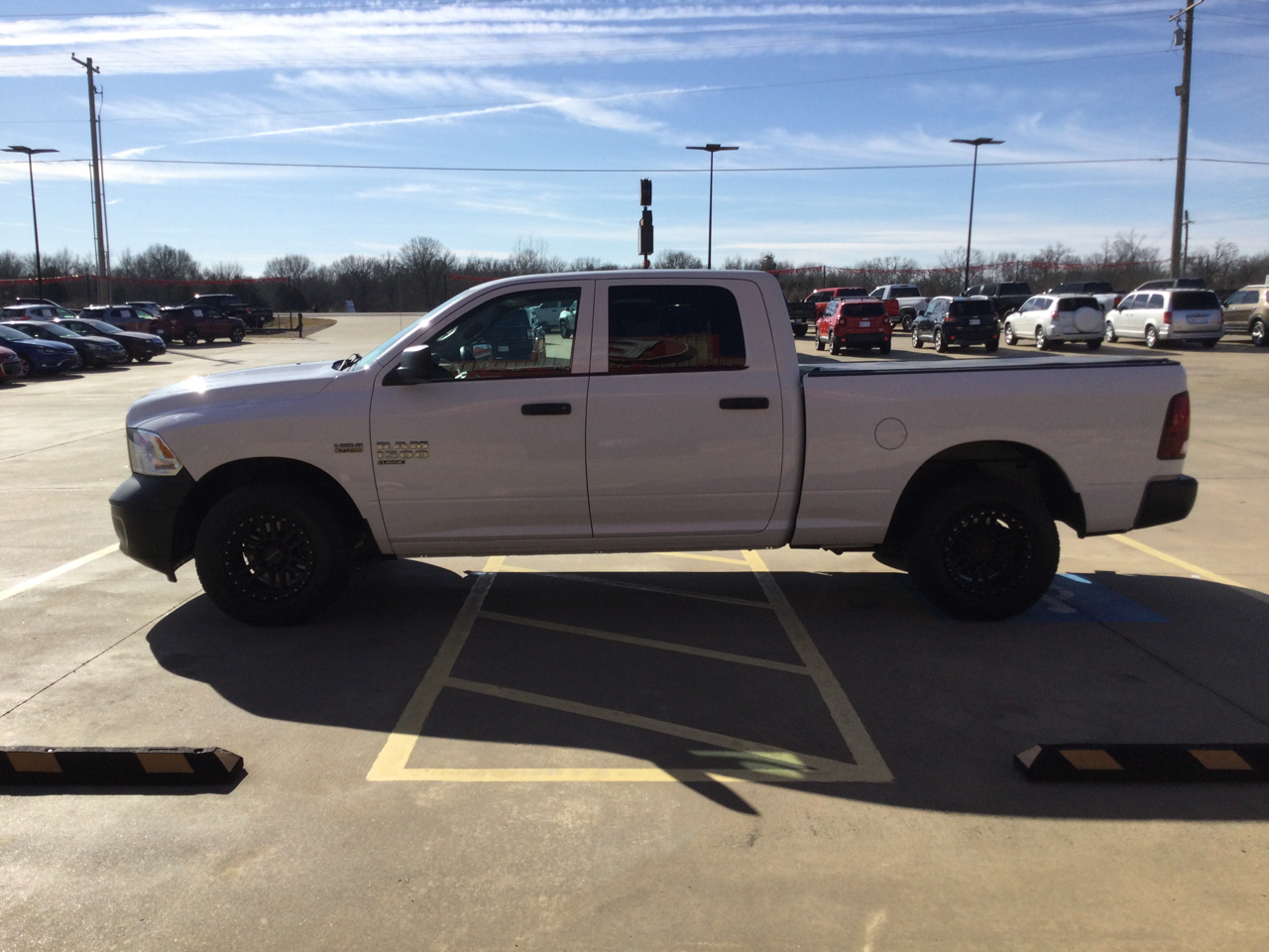 RAM 1500 Classic Tradesman 4x4 Crew Cab 6'4" Box 2019