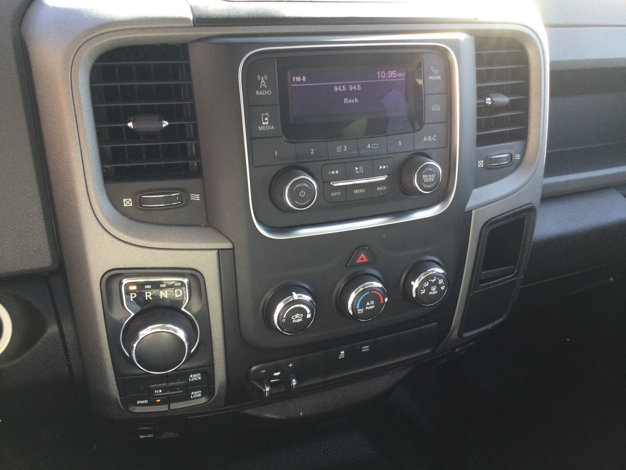 RAM 1500 Classic Tradesman 4x4 Crew Cab 6'4" Box 2019