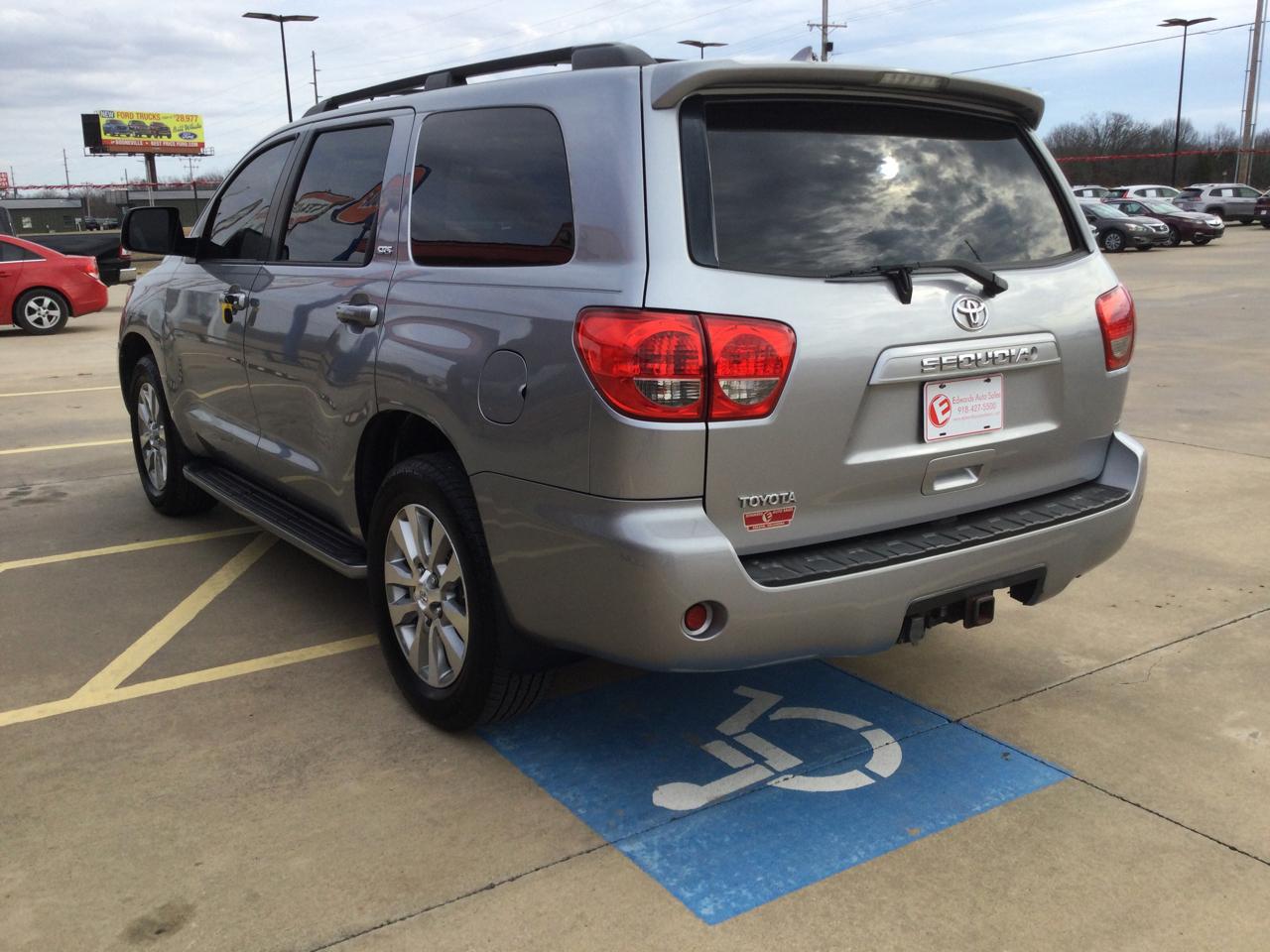 Toyota Sequoia RWD V8 6-Spd AT SR5 (Natl) 2010