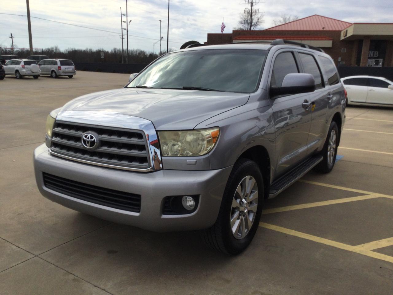 Toyota Sequoia RWD V8 6-Spd AT SR5 (Natl) 2010