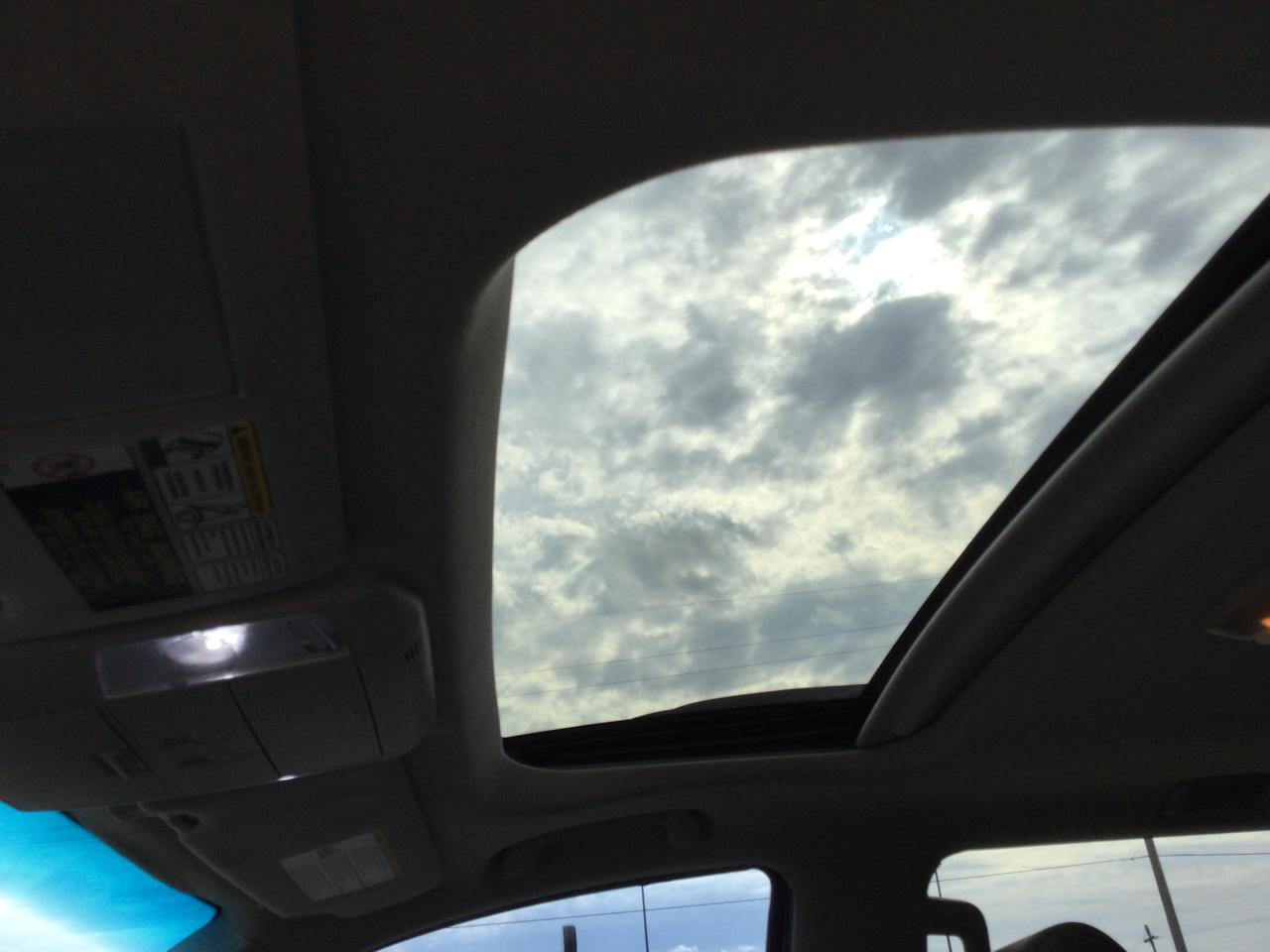 Toyota Sequoia RWD V8 6-Spd AT SR5 (Natl) 2010