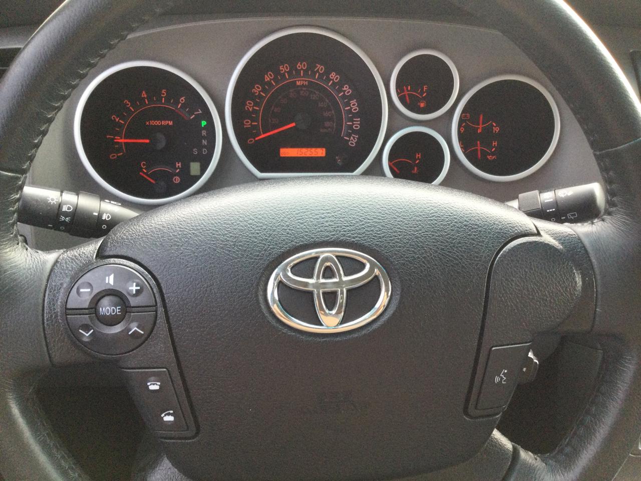 Toyota Sequoia RWD V8 6-Spd AT SR5 (Natl) 2010