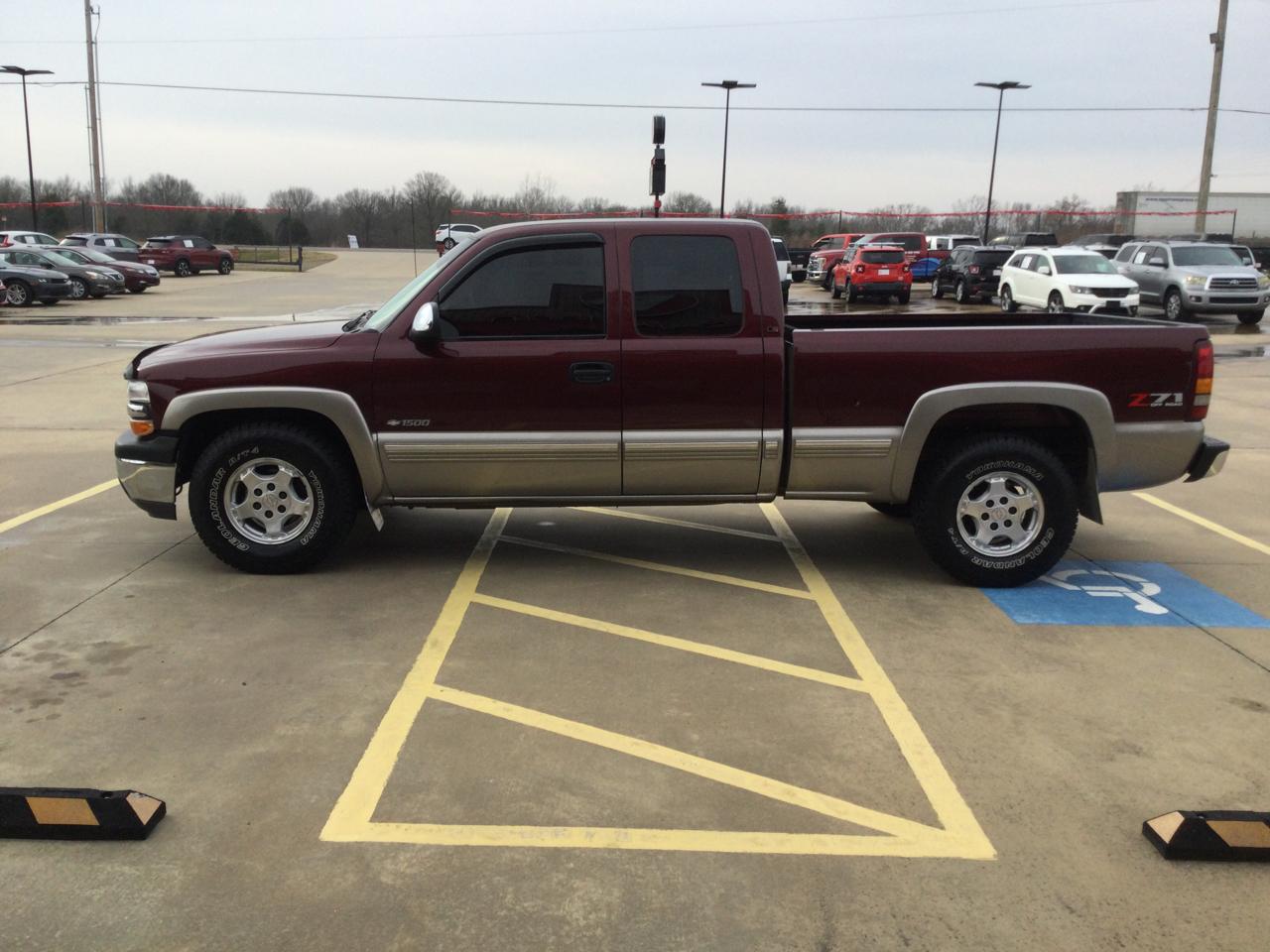 Chevrolet Silverado 1500 4dr Ext Cab 143.5" WB 4WD LS 2000