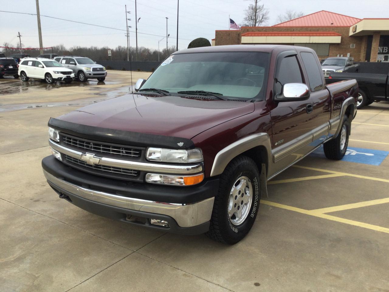 Chevrolet Silverado 1500 4dr Ext Cab 143.5" WB 4WD LS 2000