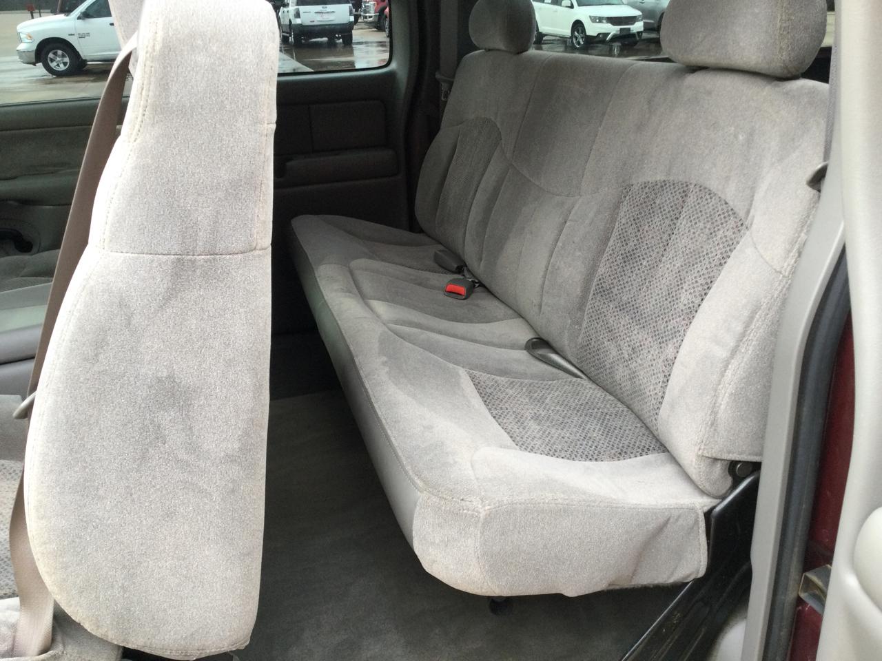 Chevrolet Silverado 1500 4dr Ext Cab 143.5" WB 4WD LS 2000