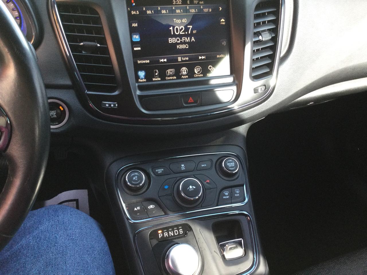 Chrysler 200 4dr Sdn S AWD 2016