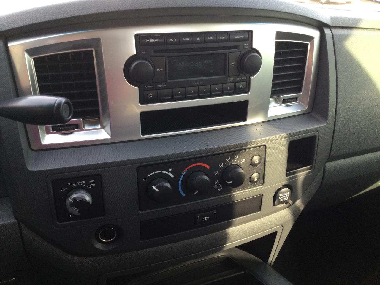 Dodge Ram 1500 4WD Quad Cab 140.5" SLT 2008