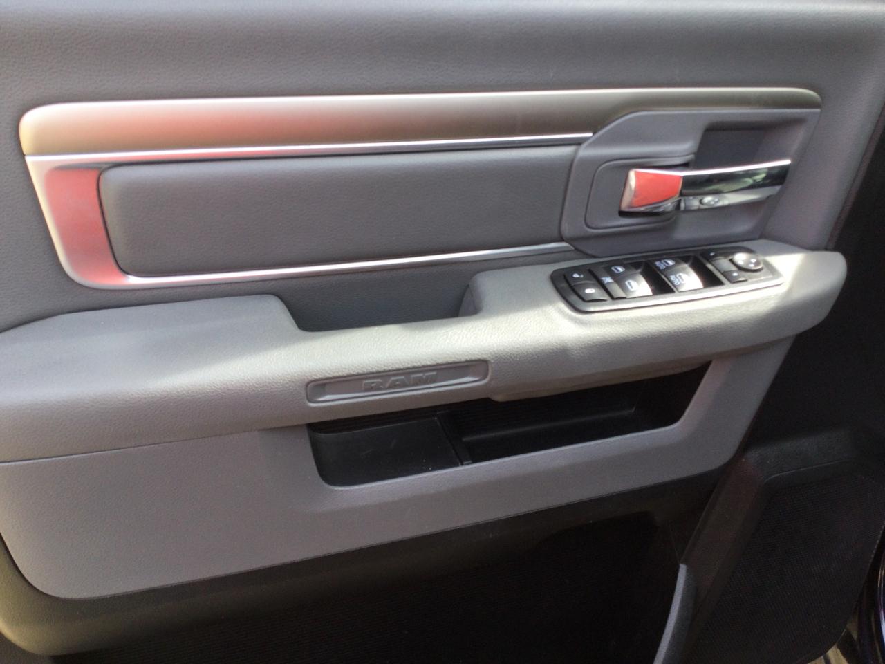 RAM 1500 2WD Crew Cab 140.5" Big Horn 2014