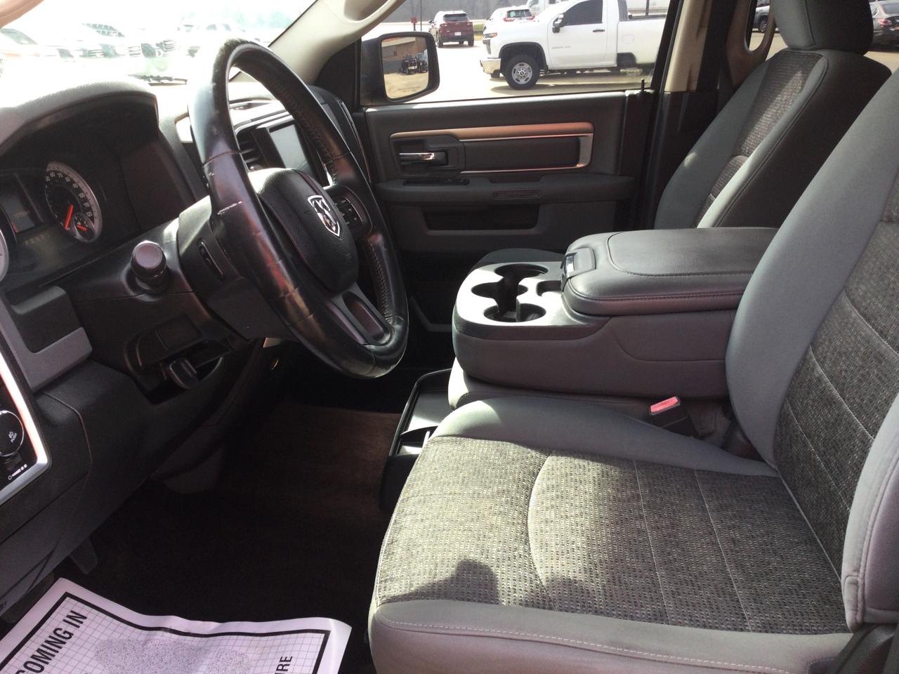 RAM 1500 2WD Crew Cab 140.5" Big Horn 2014