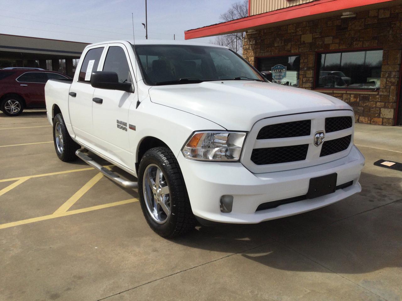 RAM 1500 2WD Crew Cab 140.5" Express 2015
