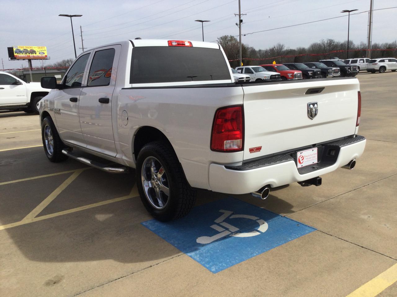 RAM 1500 2WD Crew Cab 140.5" Express 2015