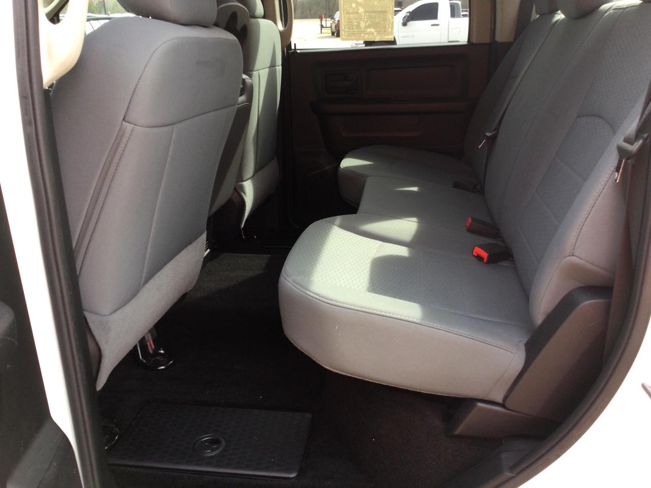 RAM 1500 2WD Crew Cab 140.5" Express 2015