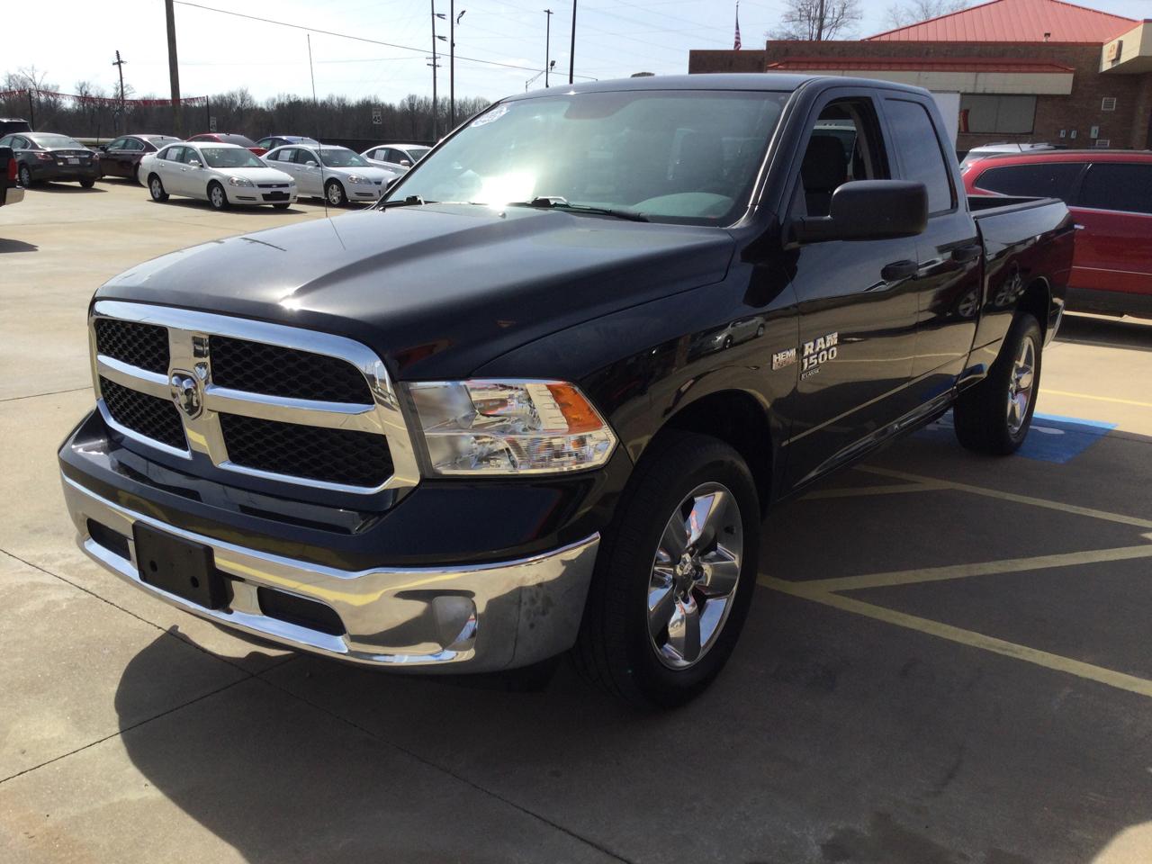 RAM 1500 Classic Tradesman 4x2 Quad Cab 6'4" Box 2019