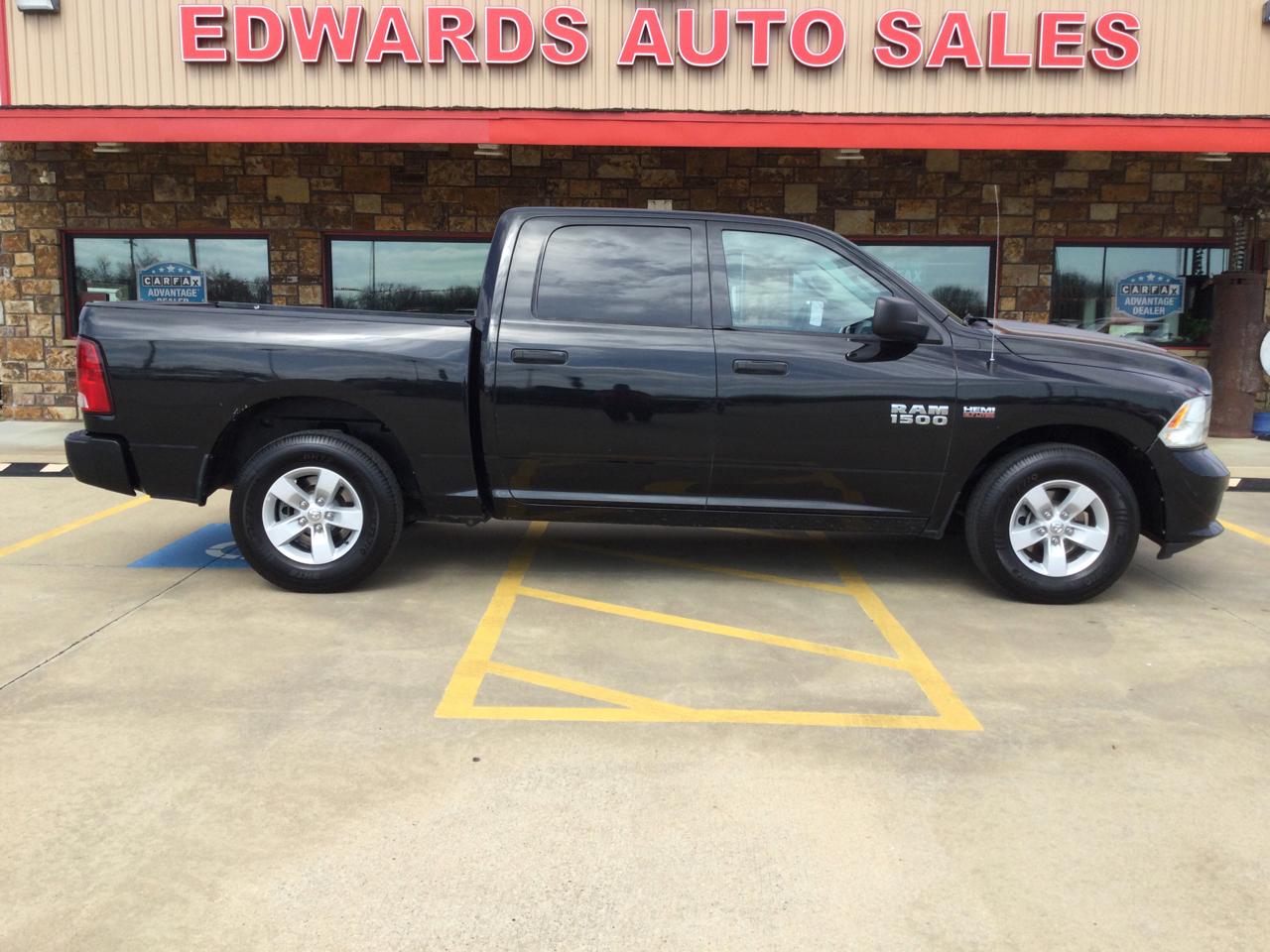 RAM 1500 Express 4x2 Crew Cab 5'7" Box 2017
