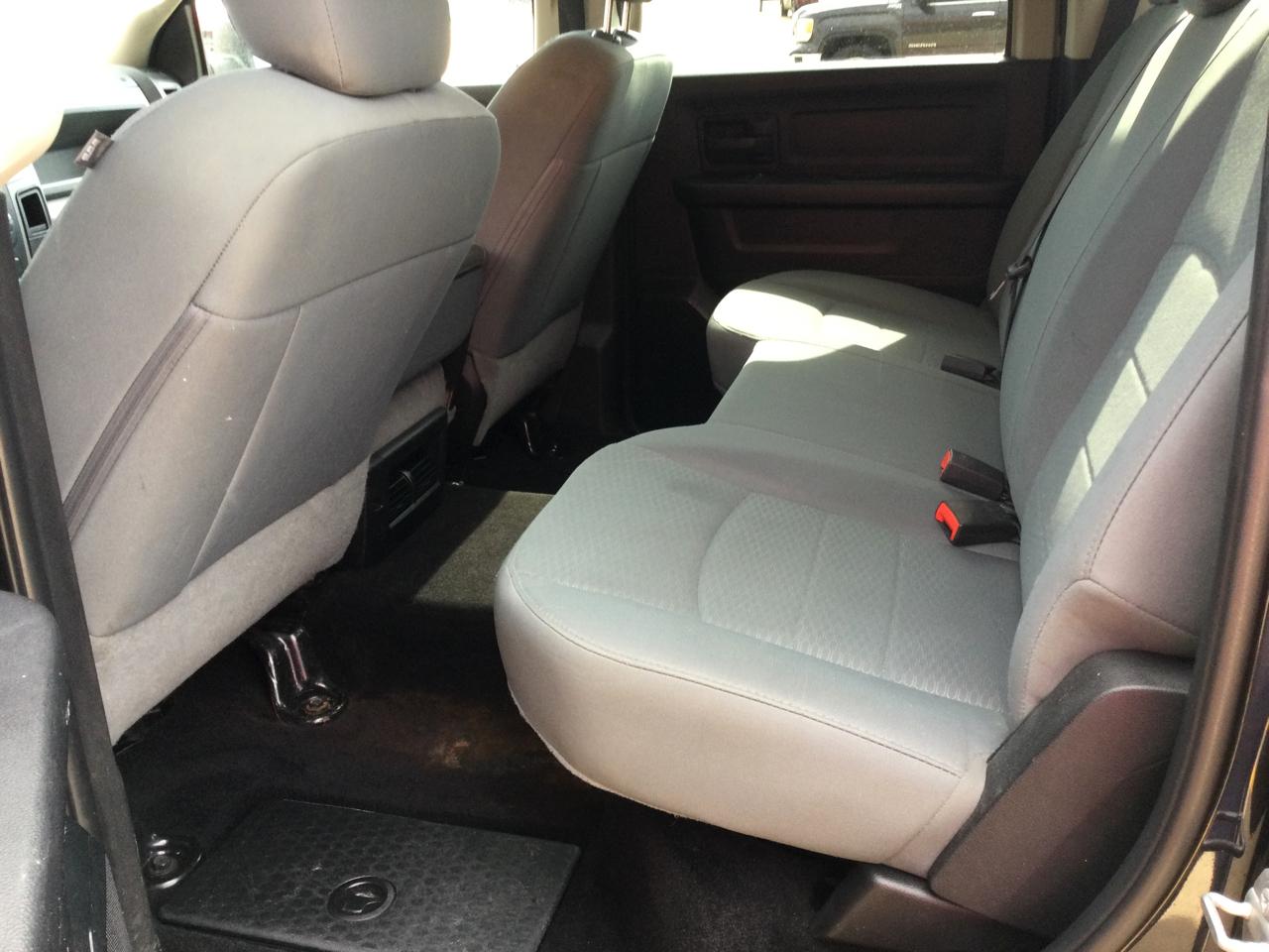 RAM 1500 Express 4x2 Crew Cab 5'7" Box 2017