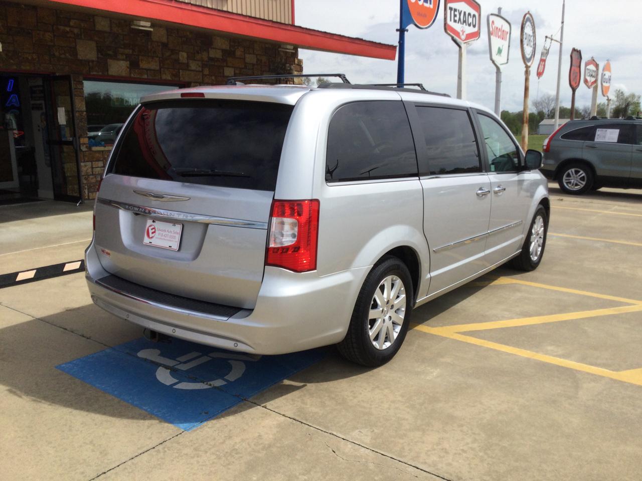 Chrysler Town & Country 4dr Wgn Touring-L 2012