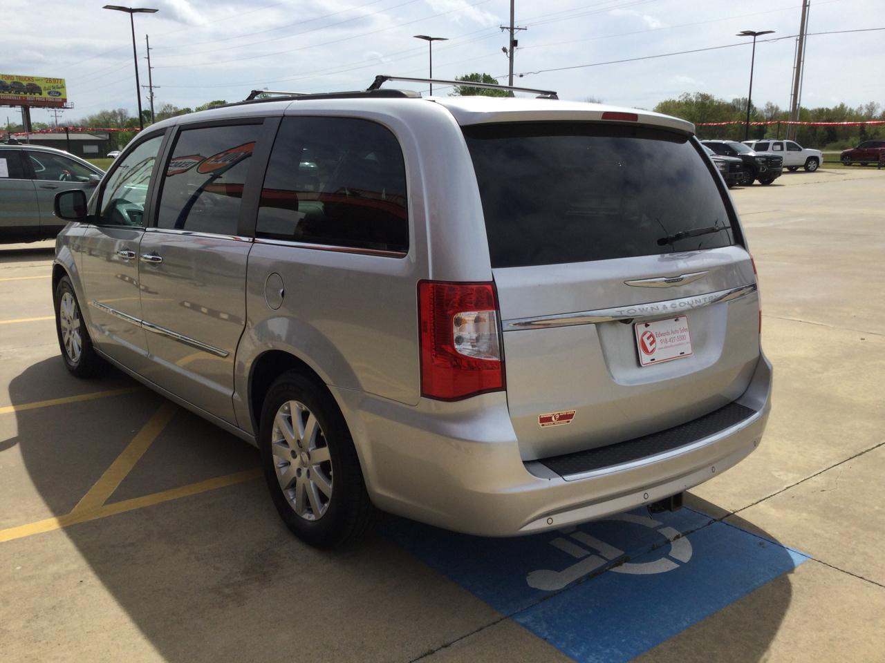 Chrysler Town & Country 4dr Wgn Touring-L 2012