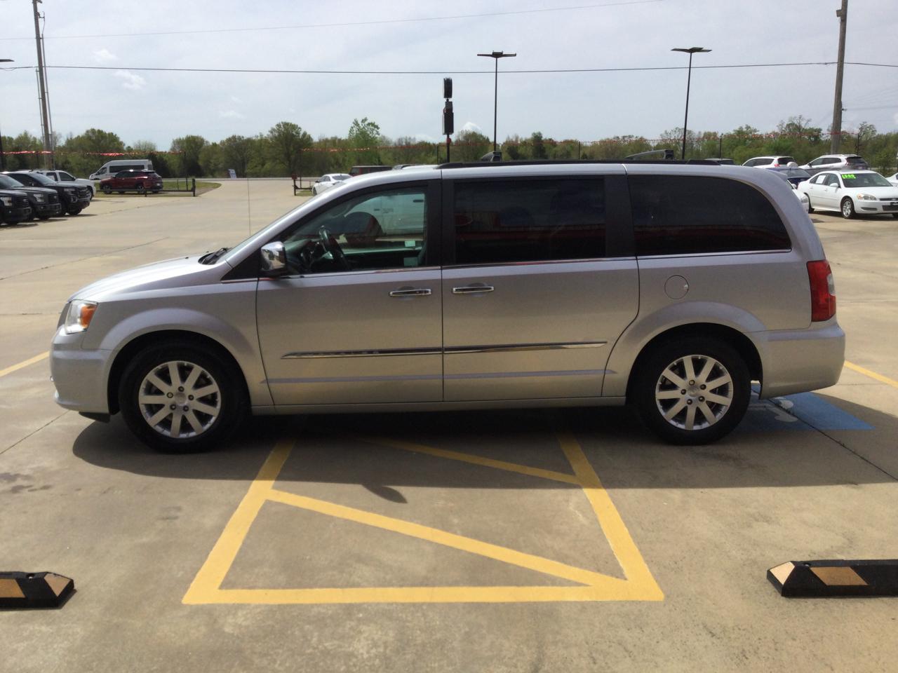 Chrysler Town & Country 4dr Wgn Touring-L 2012