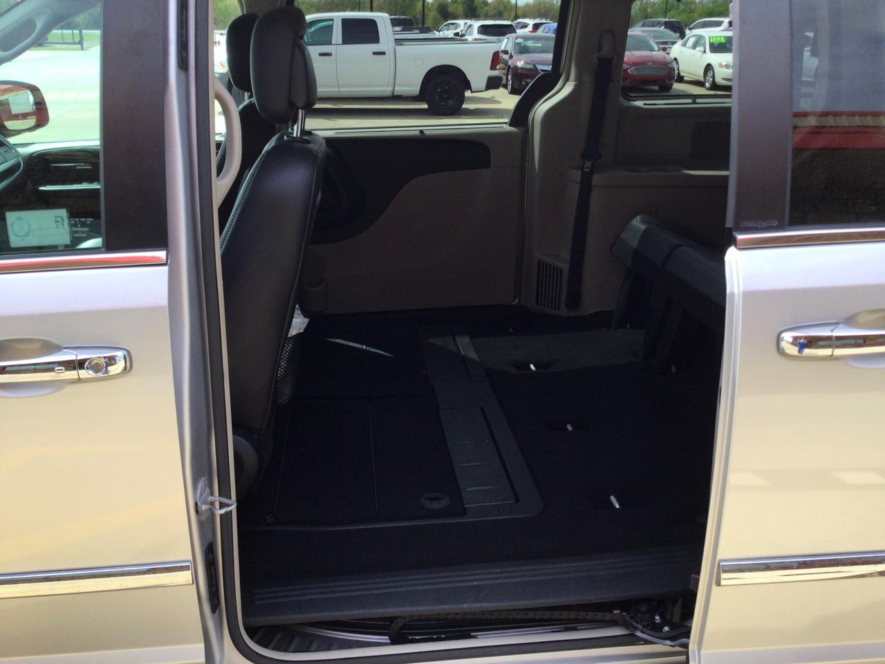 Chrysler Town & Country 4dr Wgn Touring-L 2012