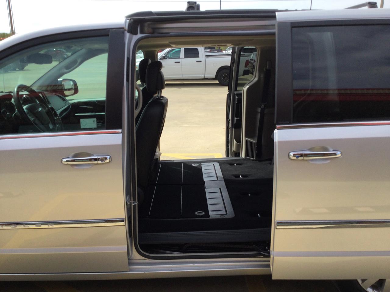 Chrysler Town & Country 4dr Wgn Touring-L 2012