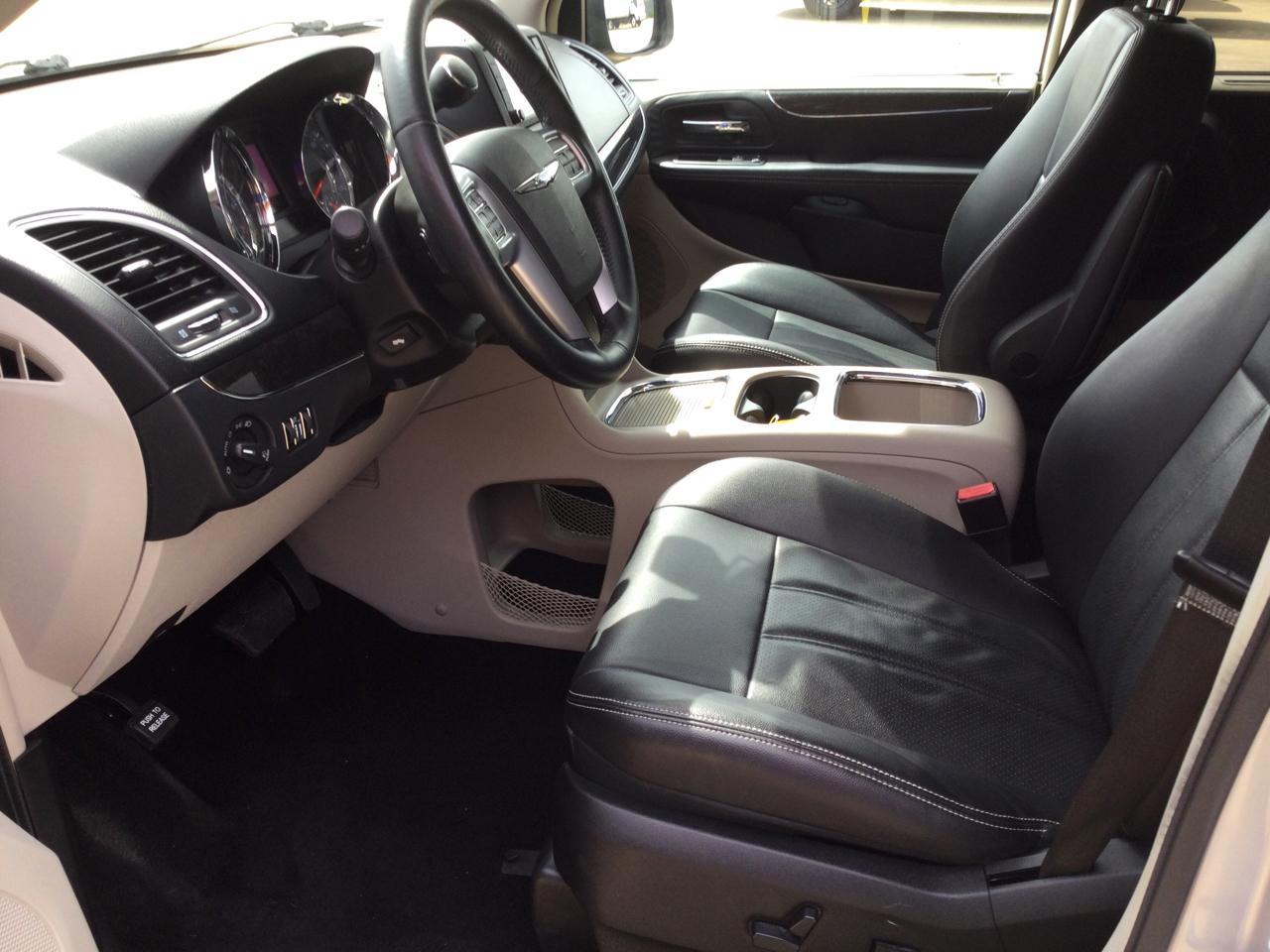 Chrysler Town & Country 4dr Wgn Touring-L 2012