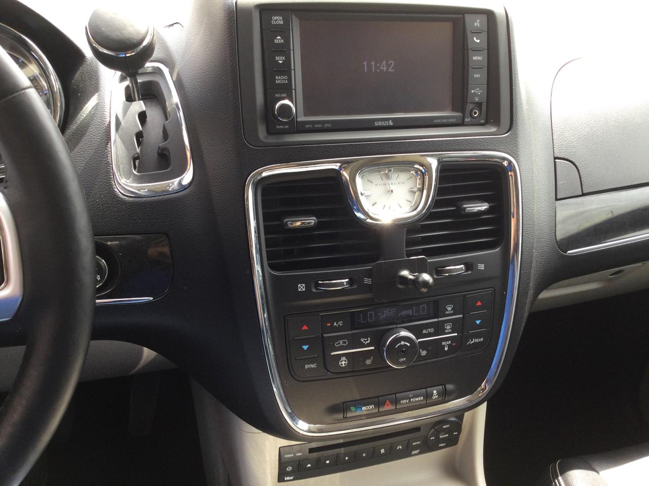 Chrysler Town & Country 4dr Wgn Touring-L 2012