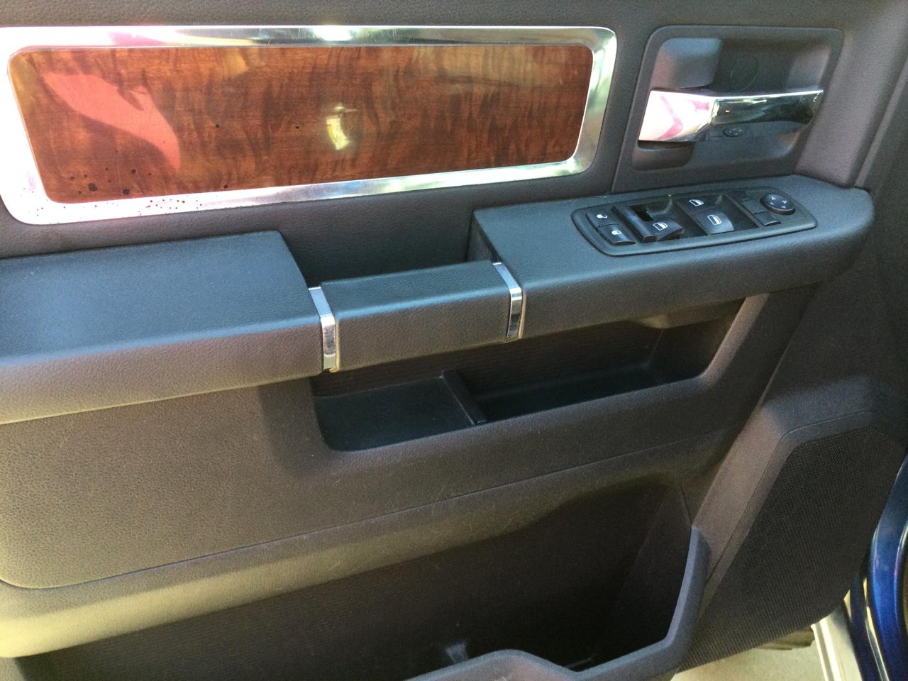 Dodge Ram 2500 4WD Mega Cab 160.5" Laramie 2010