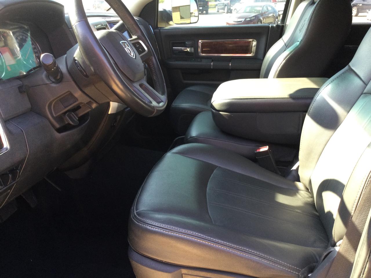 Dodge Ram 2500 4WD Mega Cab 160.5" Laramie 2010