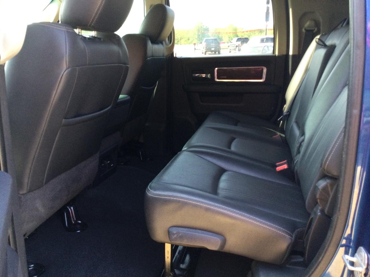 Dodge Ram 2500 4WD Mega Cab 160.5" Laramie 2010