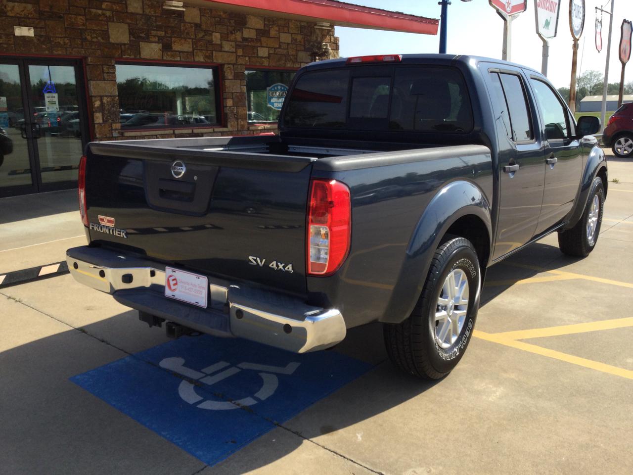 Nissan Frontier 4WD Crew Cab SWB Auto SV 2015