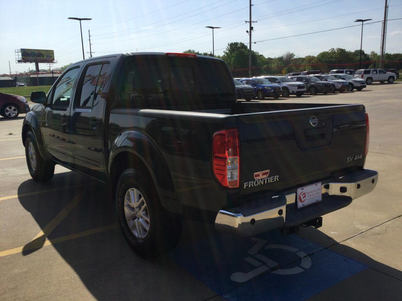Nissan Frontier 4WD Crew Cab SWB Auto SV 2015
