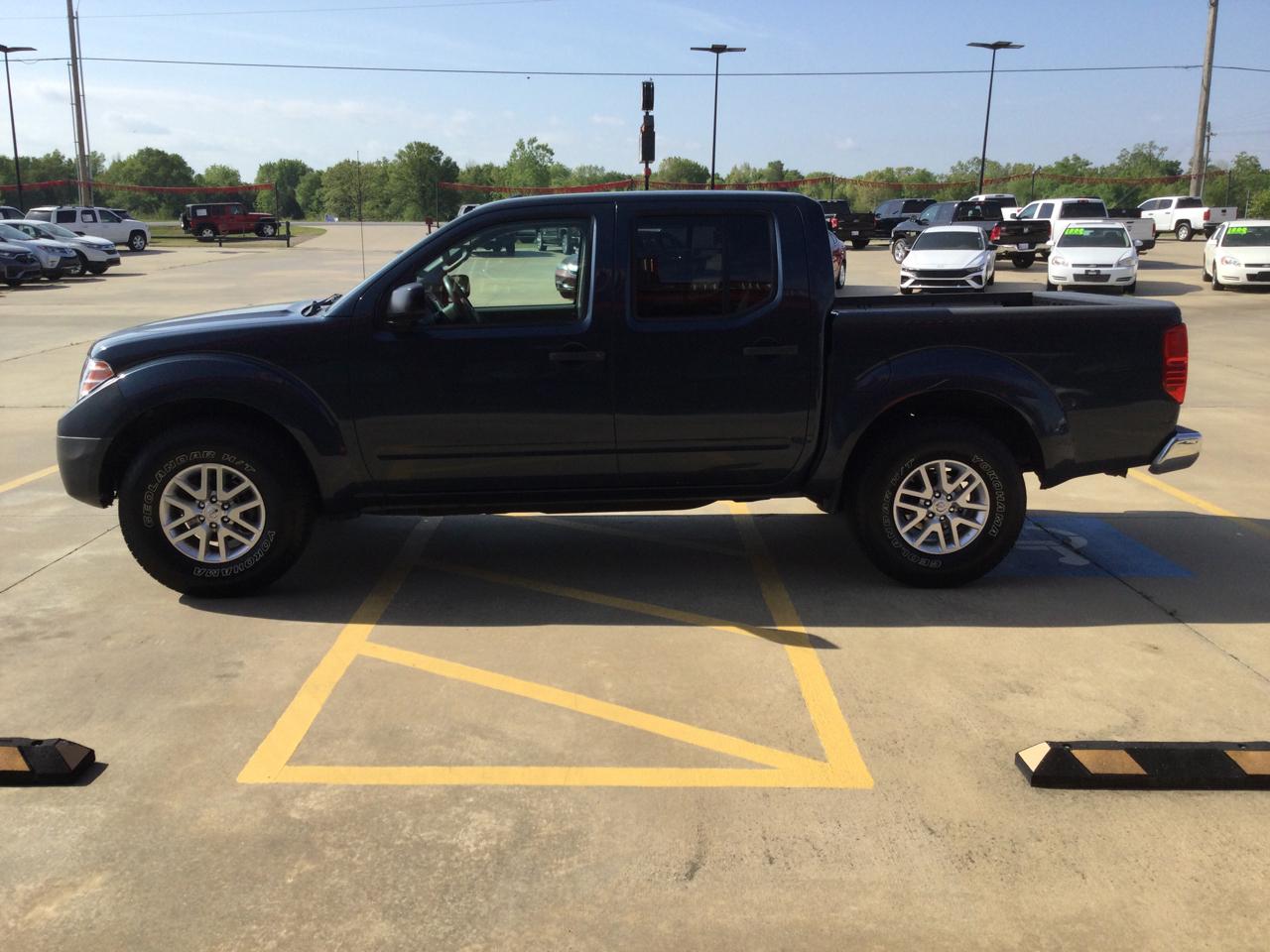 Nissan Frontier 4WD Crew Cab SWB Auto SV 2015