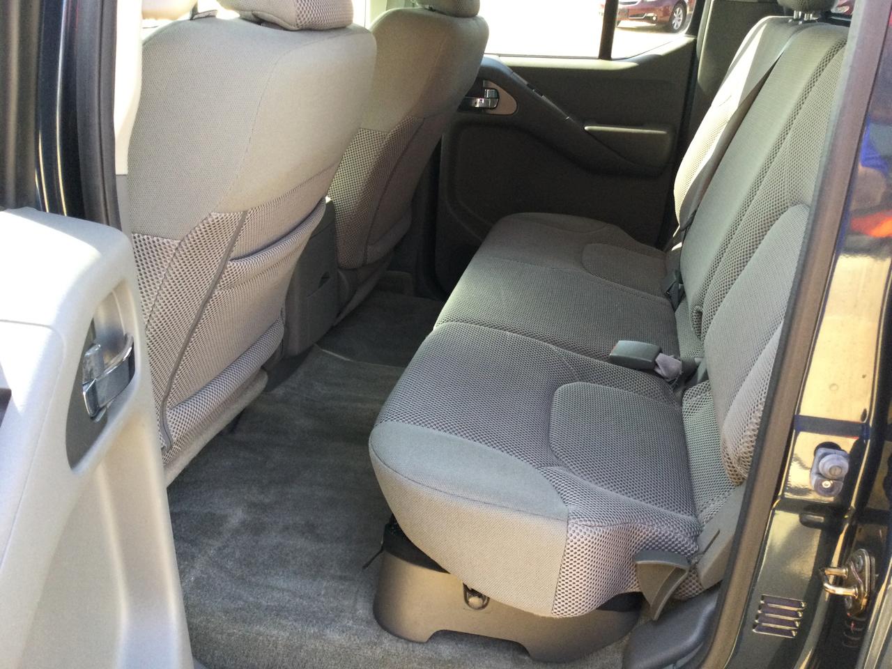 Nissan Frontier 4WD Crew Cab SWB Auto SV 2015