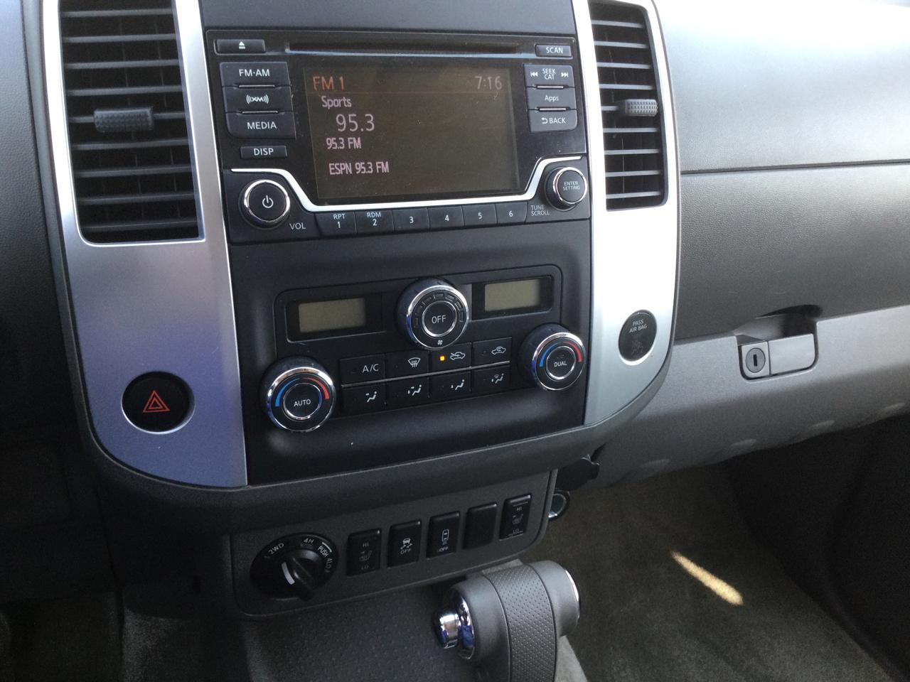 Nissan Frontier 4WD Crew Cab SWB Auto SV 2015