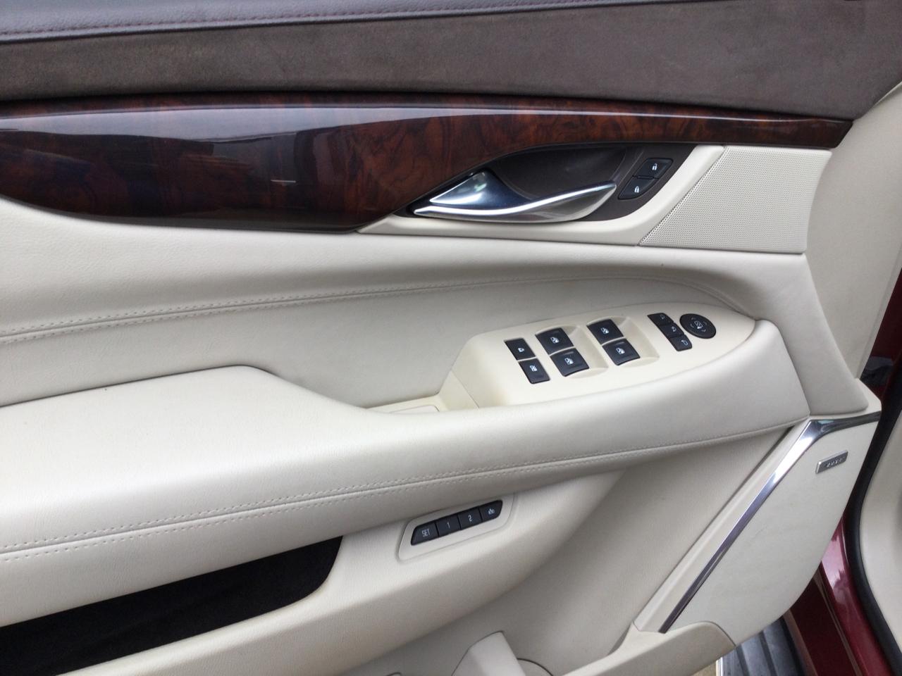 Cadillac Escalade ESV 2WD 4dr Luxury Collection 2016