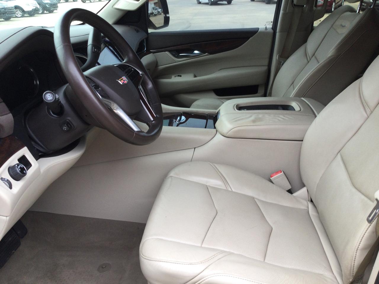 Cadillac Escalade ESV 2WD 4dr Luxury Collection 2016