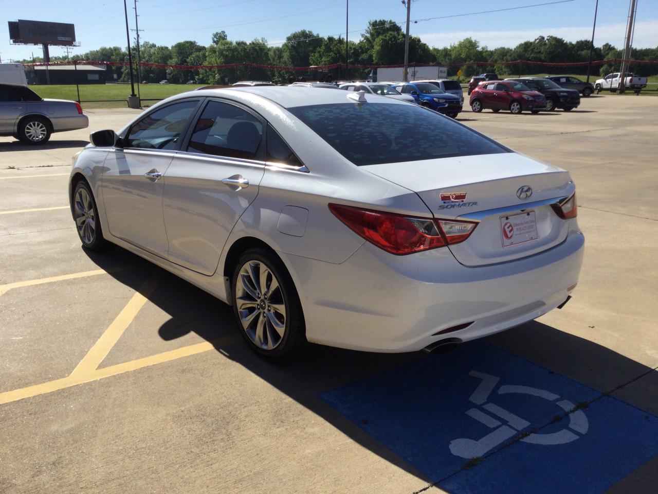 Hyundai Sonata 4dr Sdn 2.4L Auto SE 2012