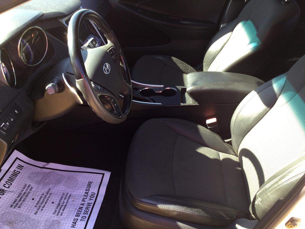 Hyundai Sonata 4dr Sdn 2.4L Auto SE 2012